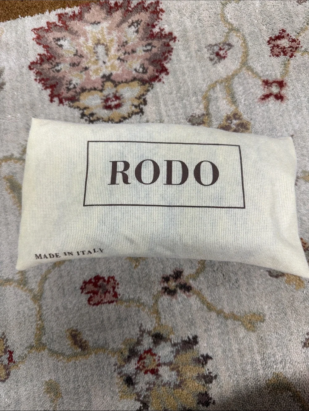 Rodo black satin